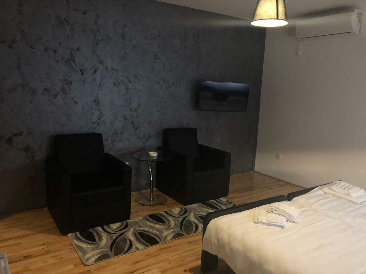 Airport Rest Apartments เบลเกรด ภายนอก รูปภาพ