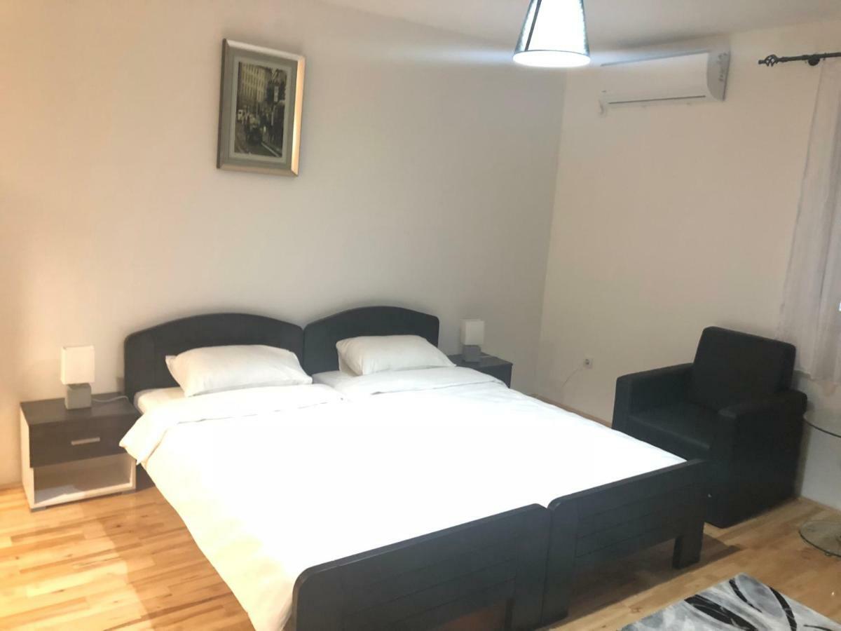 Airport Rest Apartments เบลเกรด ภายนอก รูปภาพ