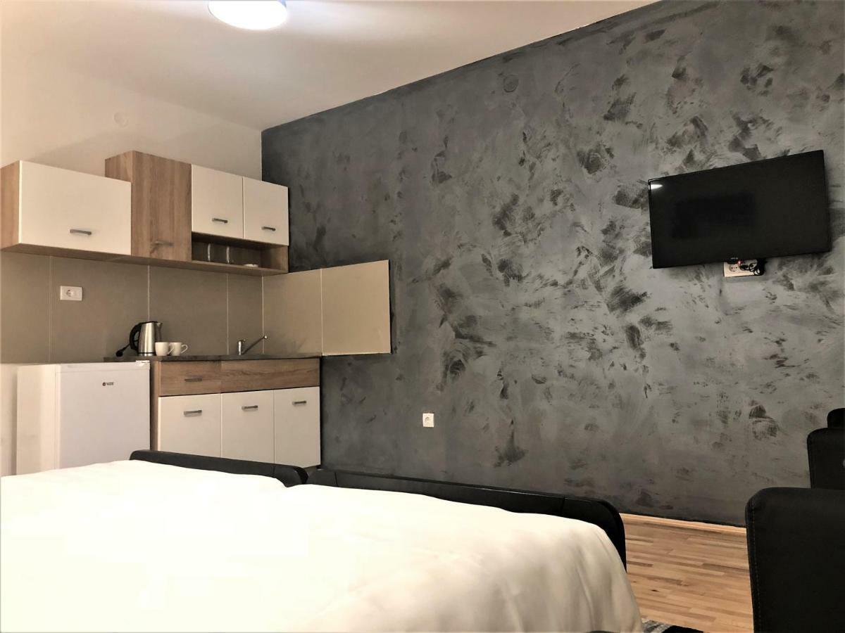 Airport Rest Apartments เบลเกรด ภายนอก รูปภาพ