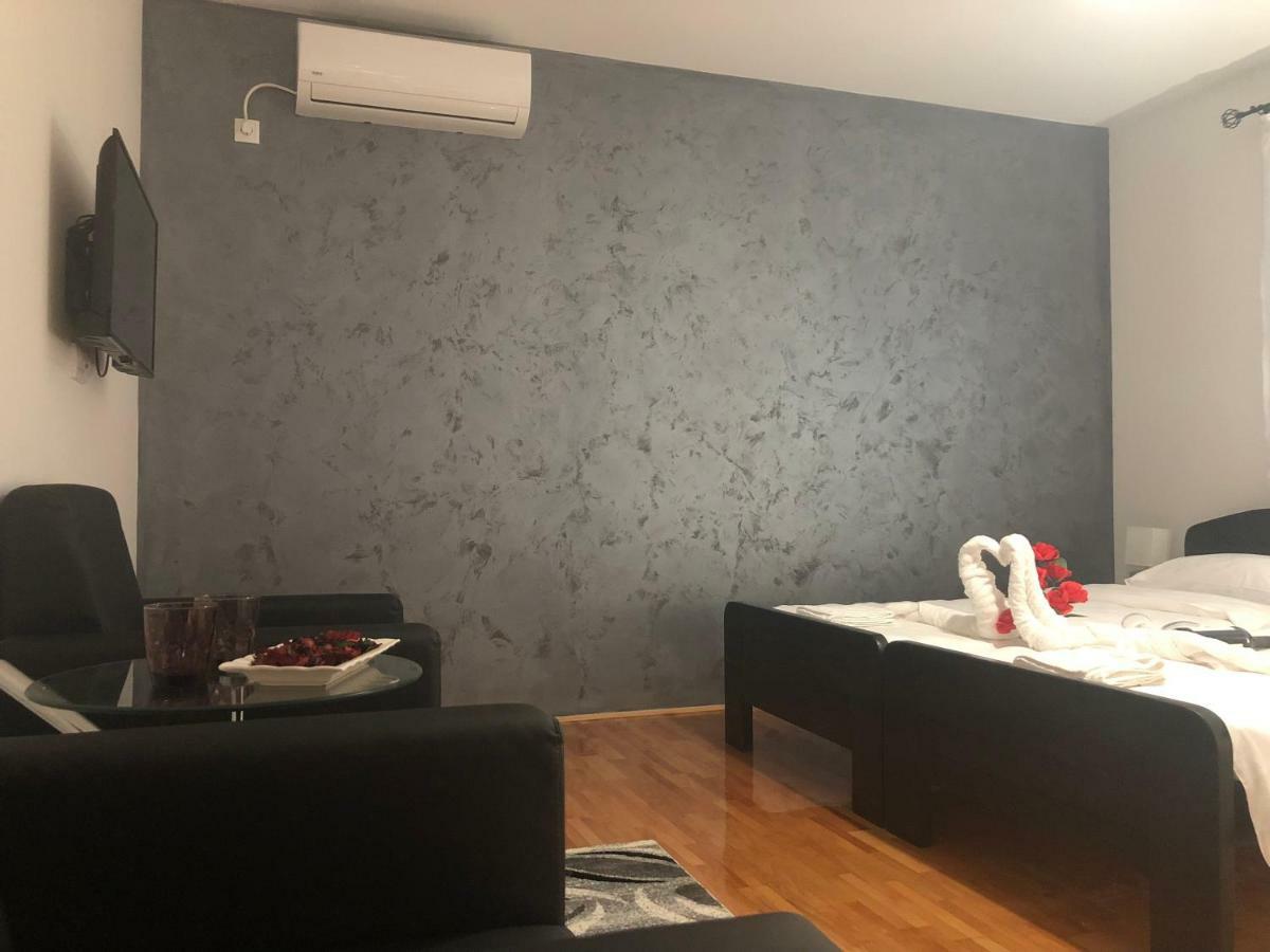 Airport Rest Apartments เบลเกรด ภายนอก รูปภาพ