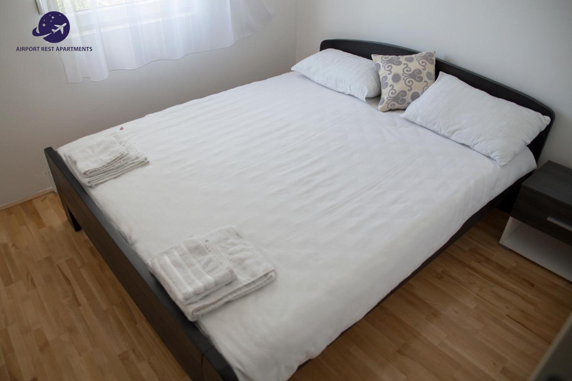 Airport Rest Apartments เบลเกรด ภายนอก รูปภาพ
