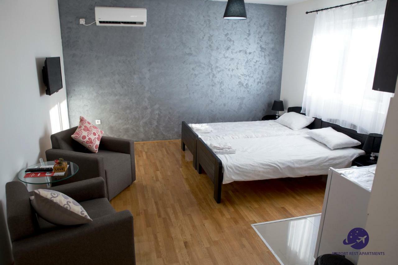 Airport Rest Apartments เบลเกรด ภายนอก รูปภาพ