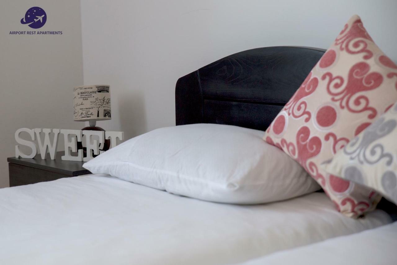 Airport Rest Apartments เบลเกรด ภายนอก รูปภาพ