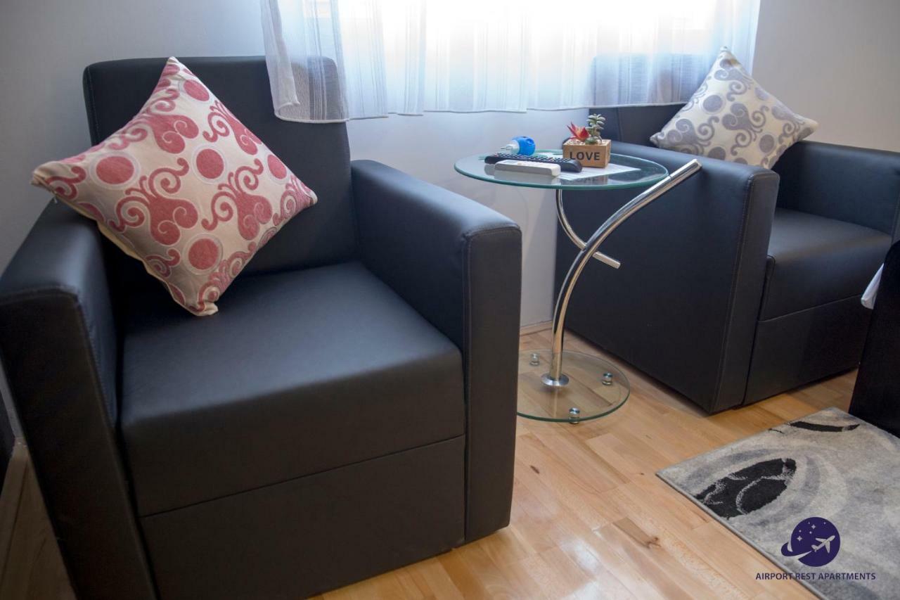 Airport Rest Apartments เบลเกรด ภายนอก รูปภาพ