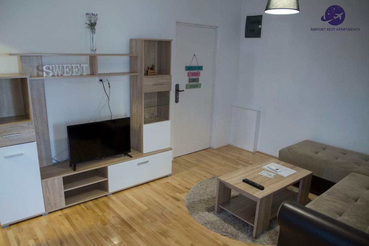 Airport Rest Apartments เบลเกรด ภายนอก รูปภาพ