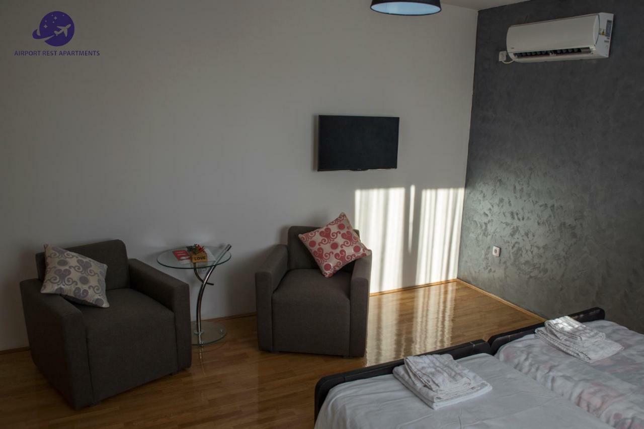 Airport Rest Apartments เบลเกรด ภายนอก รูปภาพ