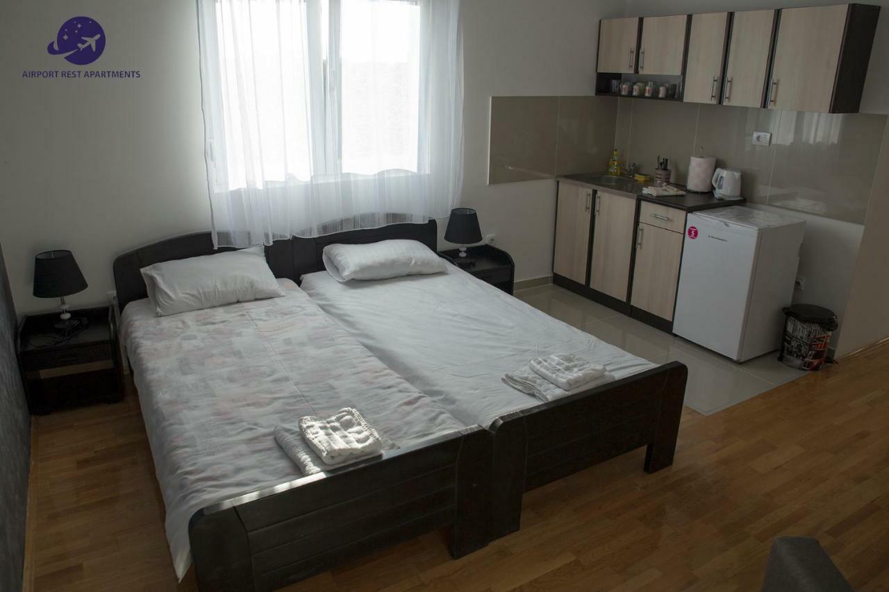 Airport Rest Apartments เบลเกรด ภายนอก รูปภาพ