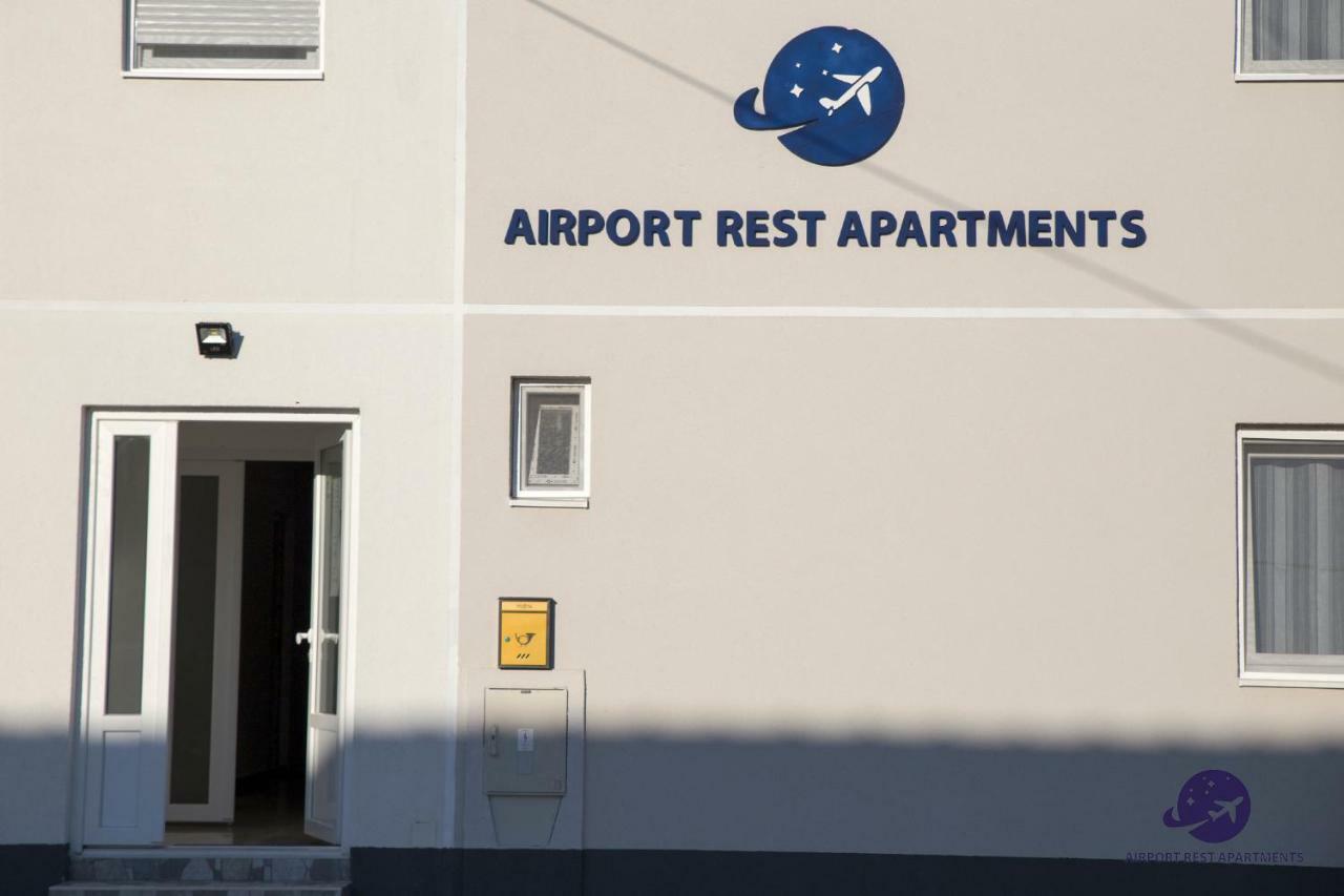 Airport Rest Apartments เบลเกรด ภายนอก รูปภาพ