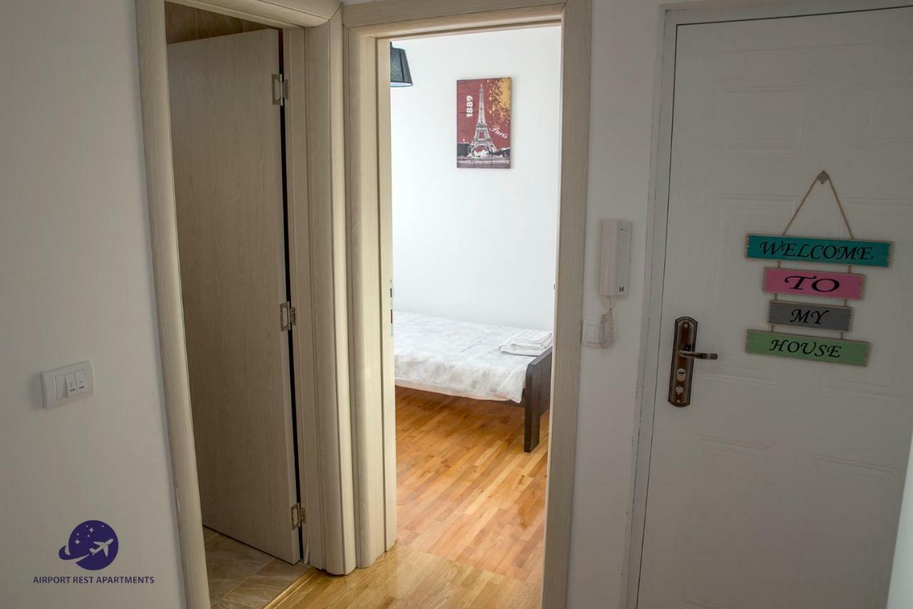 Airport Rest Apartments เบลเกรด ภายนอก รูปภาพ