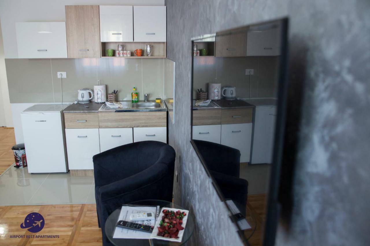 Airport Rest Apartments เบลเกรด ภายนอก รูปภาพ